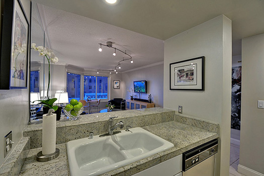 San Francisco Bay View Condo - Kitchen