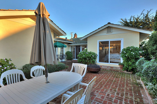 ENCLOSED BACKYARD