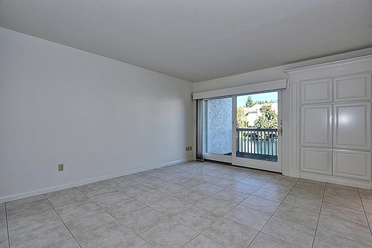 Via Lago - Rinconada Hills - Living Room