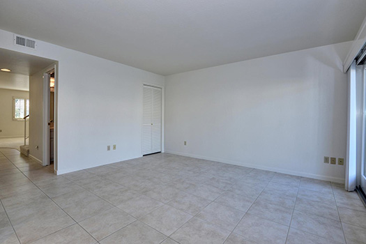 Via Lago - Rinconada Hills - Living Room