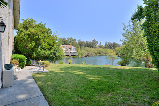 Via Lago - Rinconada Hills - Front yard