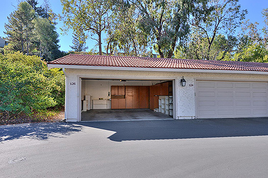 Via Lago - Rinconada Hills - Garage