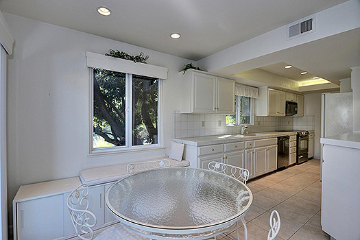 Via Lago - Rinconada Hills - Kitchen - Dining