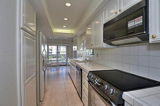 Via Lago - Rinconada Hills - Kitchen 