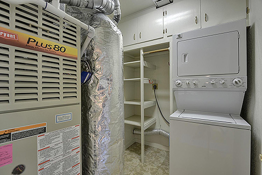Via Lago - Rinconada Hills - Laundry Room